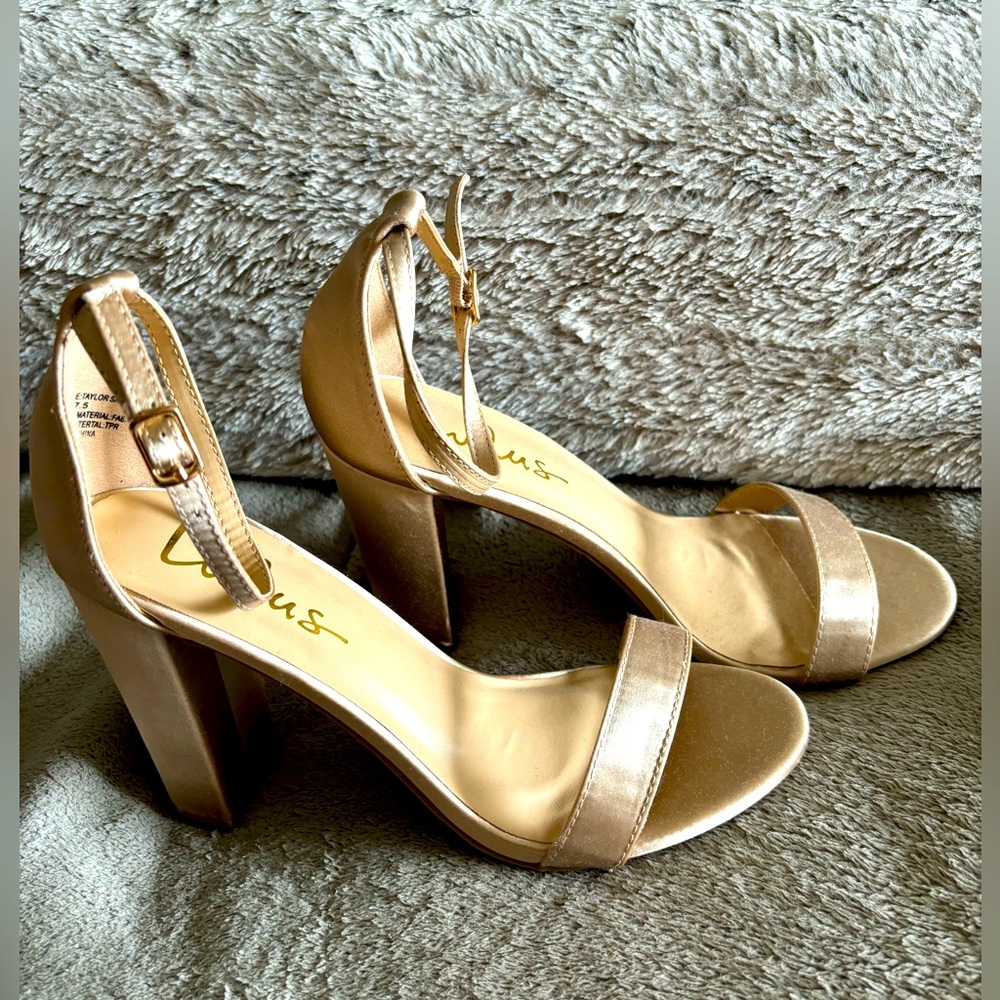 Never worn size 7.5 heels